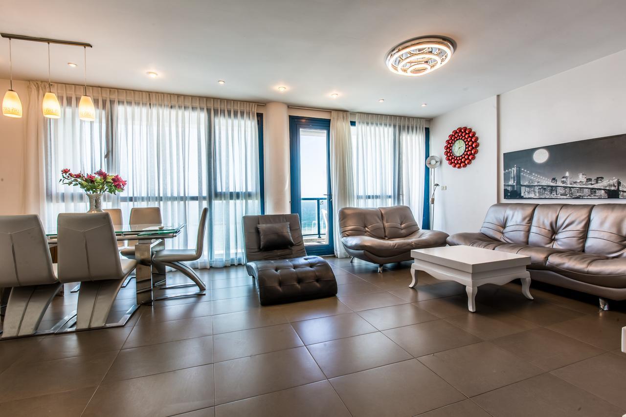 M Sea Suites - By The Beach Тель-Авив Экстерьер фото