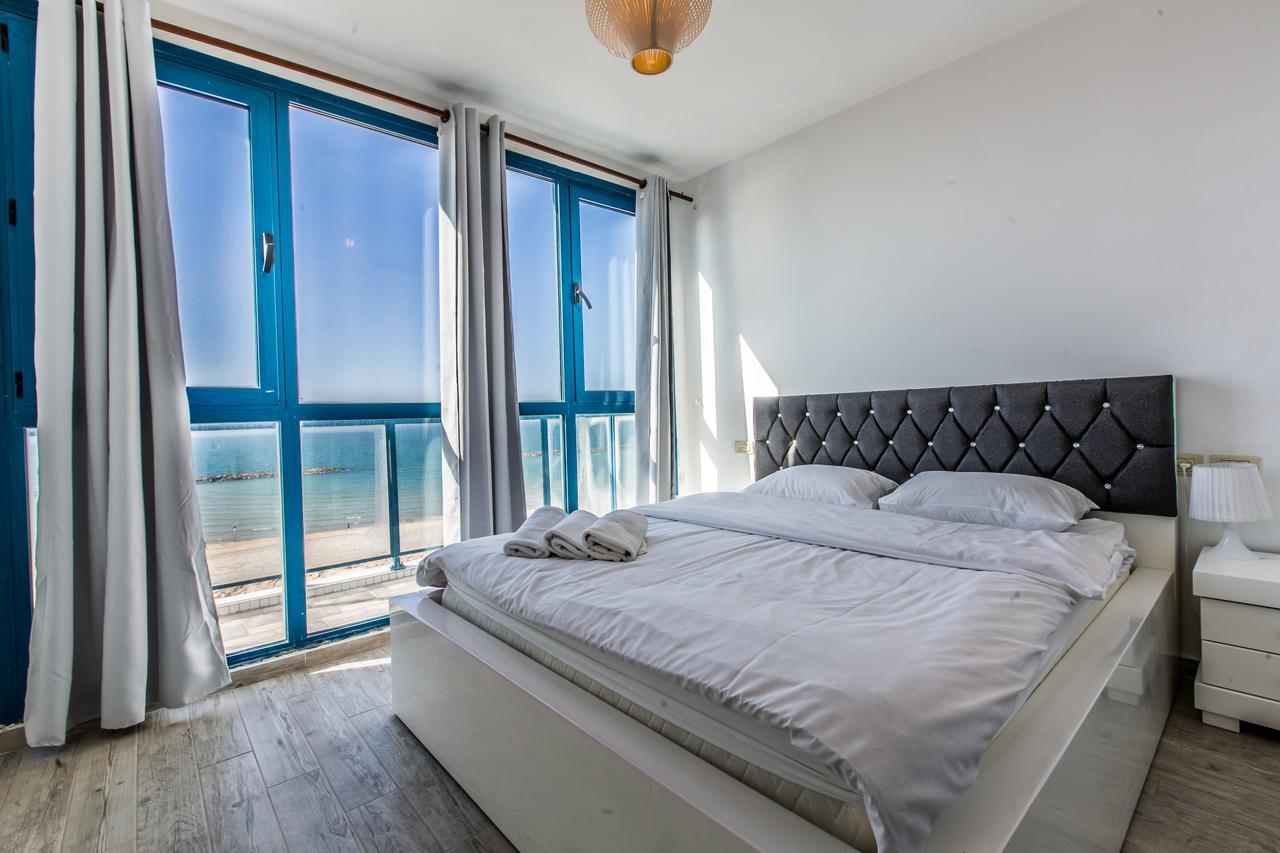 M Sea Suites - By The Beach Тель-Авив Экстерьер фото