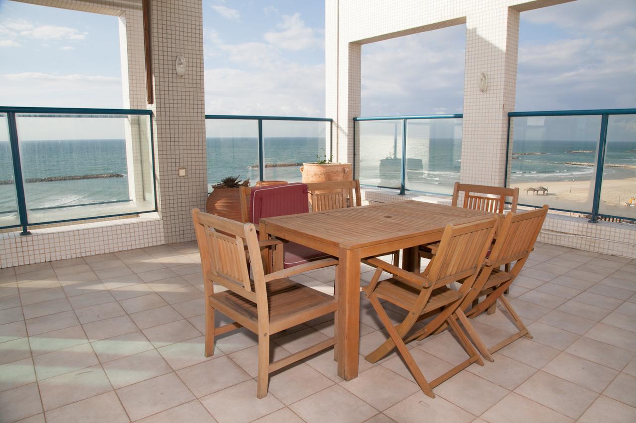 M Sea Suites - By The Beach Тель-Авив Экстерьер фото