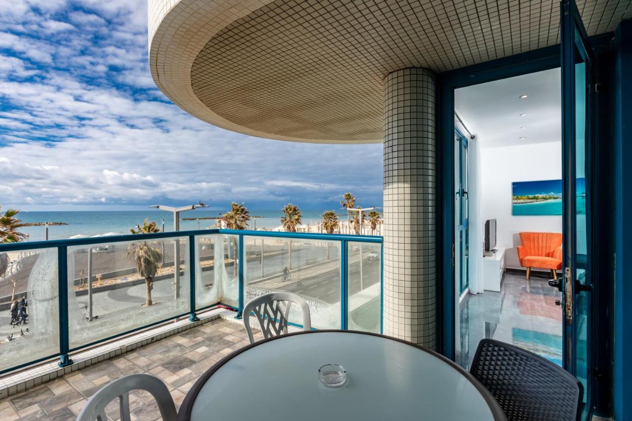 M Sea Suites - By The Beach Тель-Авив Экстерьер фото